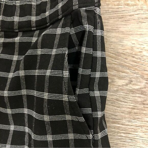 Hollister Black & Cream plaid pattern ultra high-rise pants size S - Picture 6 of 10